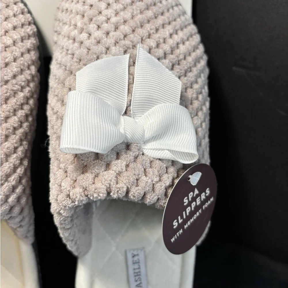 L Ashley Cream Slippers, Textured Knit Bow - Picture 3 of 9